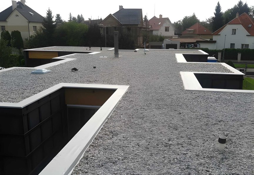 Rovná střecha rodinného domu